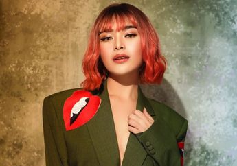 Pemotretan Berpose Sambil Pegang Dada, Tampilan Super Seksi Amanda Manopo Ini Sukses Jadi Sorotan!