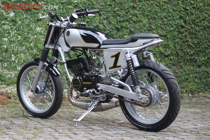 Enggak Mau Kalah Sama RX  King  Yamaha RX  S Dandan Ala Flat  