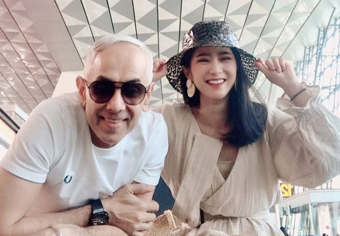 Bunga Zainal dan suami