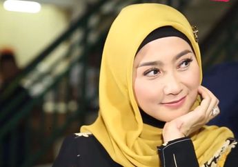 Kecantikannya Tak Pernah Luntur, Potret Jadul Desy Ratnasari dengan Rambut Pendek dan Make Up Natural Sebagai Ciri Khasnya Sukses Buat Publik Bernostalgia Masa Kejayaannya