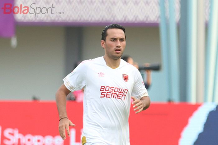 Penyerang PSM Makassar, Ezra Walian, saat menghadapi Persita Tanggerang di Stadion Sport Centre, Tangerang (6/3/2020)