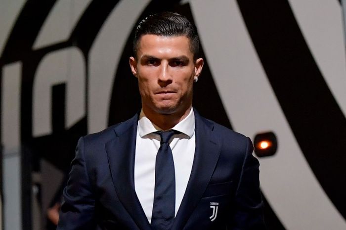 Megabintang Juventus, Cristiano Ronaldo, bersiap menghadapi Atalanta dalam laga perempat final Coppa Italia di Stadion Atleti Azzurri d'Italia pada 30 Januari 2019.