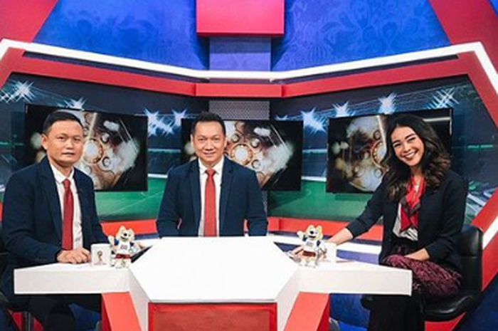 Conchita Caroline kala memandu salah satu acara olahraga di televisi nasional