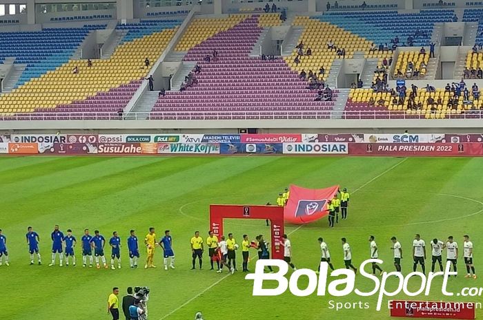 Pemain PSIS Semarang dan Persita Tangerang pada laga grup A Piala Presiden 2022, di Stadion Manahan, Senin (13/6/2022).