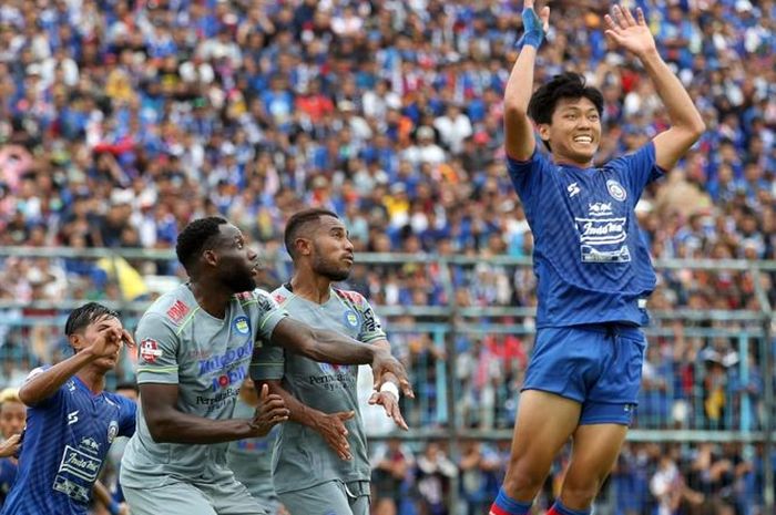 Pertandingan Arema FC vs Persib pada pekan kedua Shopee Liga 1 2020 di Stadion Kanjuruhan, Malang, Minggu (8/3/2020).