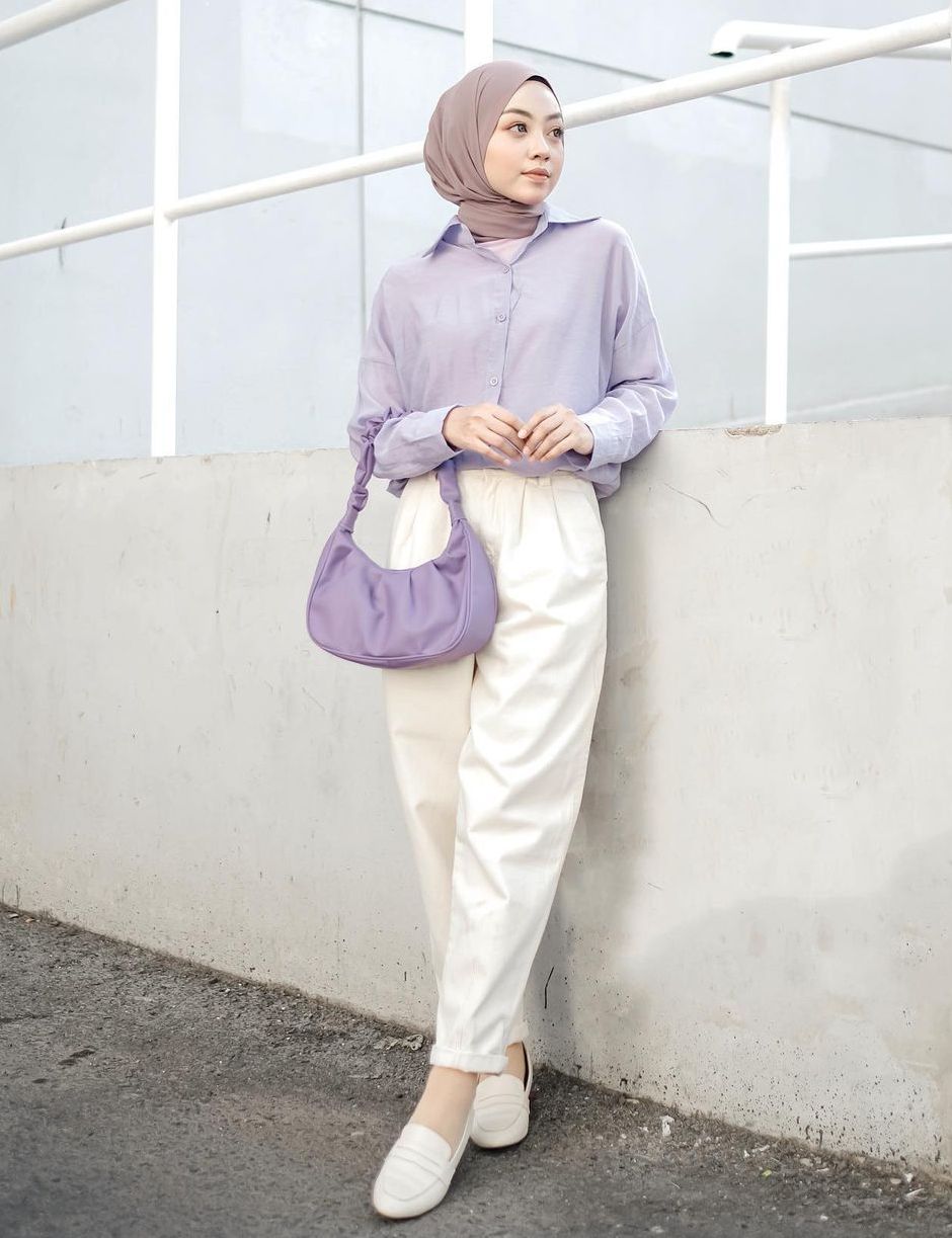 Inspirasi Outfit Hijab Warna Lilac yang 