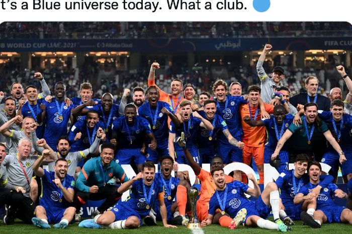 Skuad Chelsea berpose usai memenangi Piala Dunia Klub 2021, Sabtu (12/2/2022) malam WIB di Stadion Mohammed bin Zayed