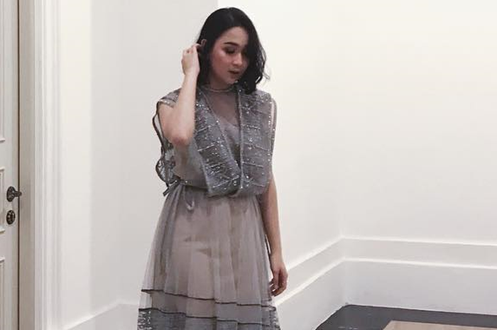 5 outfit kondangan biar terlihat glamor ala agatha 5 outfit kondangan biar terlihat glamor ala agatha