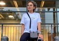 Pose Melet Jungkir Balik, Nikita Mirzani Bikin Heboh Karena Bagian Dada Mengintip yang Super Seksi!