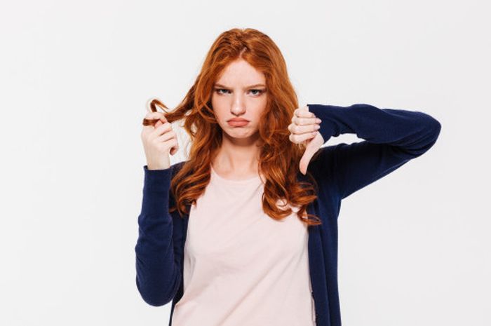 Kulit Kepala Gatal Picu Kerontokan Parah, Coba Ganti Sampo dengan 5