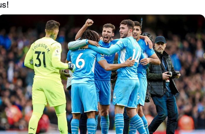 Pemain Manchester City merayakan kemenangan melawan Arsenal pada laga pekan ke-21 Liga Inggris di Stadion Emirates, London, Sabtu (1/1/2022)