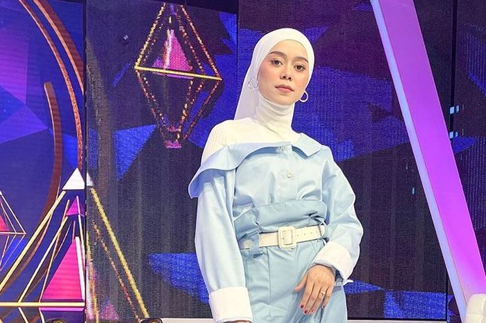 Penampilan Lesty Kejora Pakai Sepaket Fashion Item Branded yang Total