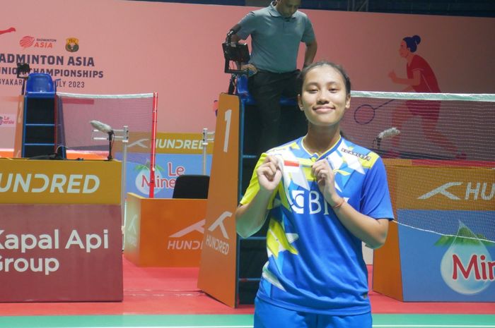 Tunggal putri, Mutiara Ayu Puspitasari, usai menjadi penentu kemenangan Indonesia atas Thailand pada babak semifinal Kejuaraan Asia Junior 2023 event beregu di GOR Among Raga, Yogyakarta, Senin (10/7/2023).