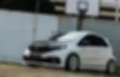 Modifikasi Honda Brio lama makin ganteng setelah pasang muka Mobilio RS