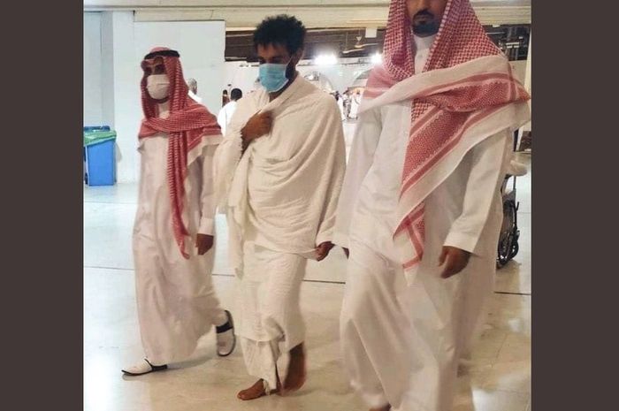 Foto Mohamed Salah yang sedang menjalani ibadah umroh.