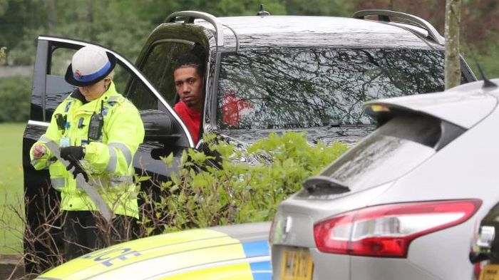 Bek Manchester United, Chris Smalling, ditilang oleh polisi di Manchester.