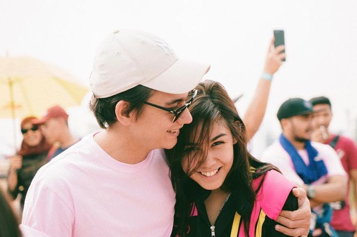 54 Foto Foto Romantis Artis Terbaik