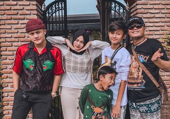 Sang Ayah Minta Restu Buat Menikah Lagi, Penyanyi Muda yang Masih Penasaran dengan Penyabab Kematian Mendadak Ibundanya Itu Langsung Ajukan Tantangan Ini