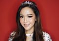 Tetap Awet di Usia 40an, Intip Gaya Makeup Natural dan Mudah Maia Estianty