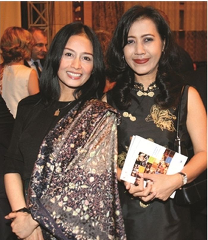 Kerap Tampil Anggun Bak Mertua, Intip Sosok Menantu BJ Habibie