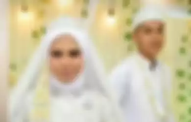 Viral wanita belum pernah pacaran selam 28 tahun hingga akhirnya berjodoh dengan muridnya. 