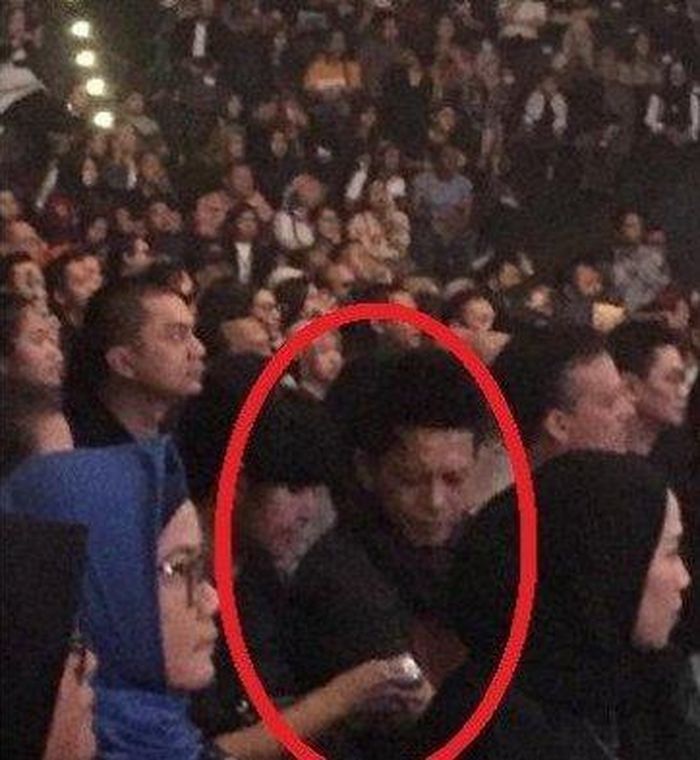 Ariel Noah bersama perempuan misterius