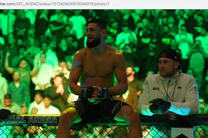 Rekan Khamzat Chimaev, Darren Till (kanan) menguak sosok jagoan dengan jurus striking terbaik di UFC menurutnya.