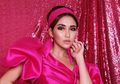Sederhana Pakai Daster Saat Masak Kue Cucur, Tampilan Rumahan Ayu Ting Ting Tuai Pujian Netizen