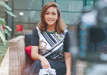 Intip Penampilan Terbaru Maia Estianty dengan Gaya Rambut Keriting yang Makin Fresh