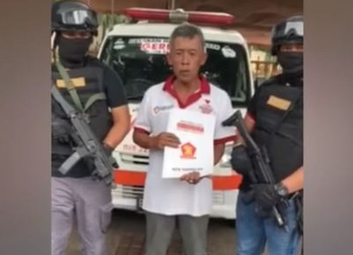 
Yayan, sopir ambulans