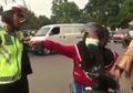 Kisah Heroik Polwan di Tengah Wabah Corona Melanda Tasikmalaya, Selamatkan Seorang Wanita dan Bayinya