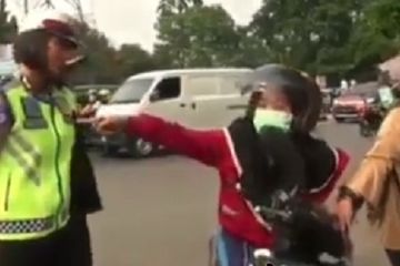 Kisah Heroik Polwan di Tengah Wabah Corona Melanda Tasikmalaya, Selamatkan Seorang Wanita dan Bayinya