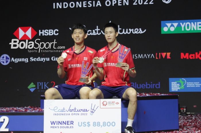 Pasangan China Liu Yu Chen/Ou Xuan Yi meraih gelar juara ganda putra Indonesia Open 2022