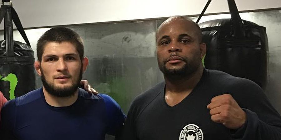 Bukan Khabib, Daniel Cormier Sebut Sosok yang Bakal Temani Dirinya Berpesta Andai Menangi UFC 252
