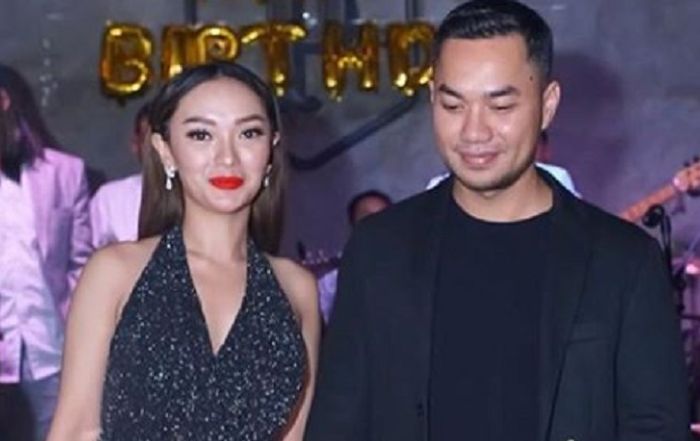 Zaskia Gotik dan suami
