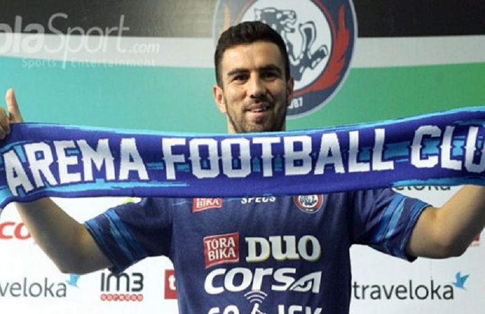 Ahmet Atayew saat diperkenalkan Arema FC.