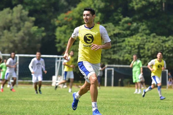 Esteban Vizcarra makin menyatu dengan tim dan siap mempersembahkan kemenangan kepada Persib Bandung.