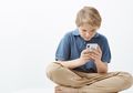 Cara Menghentikan Cyberbullying pada Anak Bukan Cuma dengan Menindak Pelaku, Orangtua juga Tidak Boleh Lupa Melakukan Hal Ini