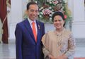 Nyentrik! Gaya Busana Iriana Jokowi saat Temani Presiden Blusukan ke Korea Sukses Jadi Sorotan