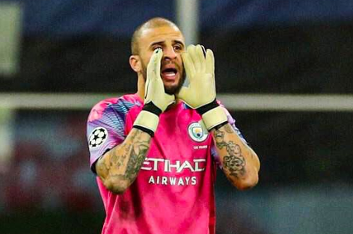 Pemain Manchester City, Kyle Walker yang dipasang sebagai penjaga gawang saat melawan Atalanta di Liga Champions pada Kamis (7/11/2019) dinihari.