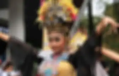 Sebutkan Tiga Contoh Yang Mewujudkan Sikap Cinta Tanah Air, Jelaskan!