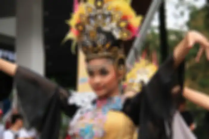 Artikel ini akan sebutkan tiga contoh yang mewujudkan sikap cinta tanah air berikut penjelasannya.