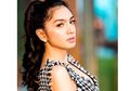 Jadi Sorotan Tanpa Pakai Bikini Saat di Pantai, Angel Karamoy Justru Tampil Seksi Pakai Busana Aksen Transparan!