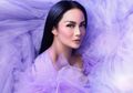 Makin Elegan! Intip Penampilan Cantik Krisdayanti dalam Balutan Setelan Blazer Saat Rapat Komisi DPR