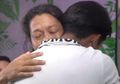 Penuh Penyesalan Sempat Telantarkan Anaknya, Ibu Kandung Betrand Peto Berderai Air Mata di Pelukan Putranya, Onyo: Tidak Apa Ma