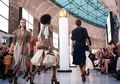 Tren Fashion 2020 : Paduan Busana Motif Garis dan Warna Pastel dari Chloé