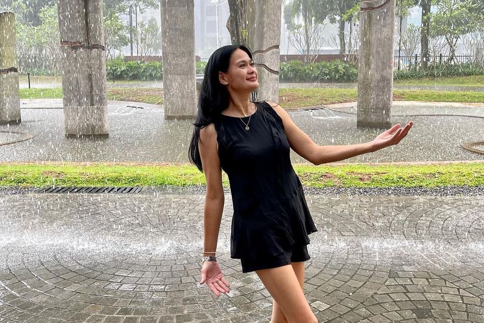 Jadi Pengantin Baru Di Usia 51 Tahun Donna Harun Dinilai Tak Pantas Jadi Nenek Saat Main Dengan 4 Cucunya Netizen Wajah Omanya Masih Cute Gini