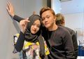 Hubungannya Sempat Dikabarkan Renggang Pasca Kematian Lina, Rizky Febian dan Putri Delina Bikin Heboh Netizen Saat Bagikan Momen Duetnya Lantunkan Lagu 'Tak Ingin Pisah Lagi', Iky: 'Nahan Nangis'