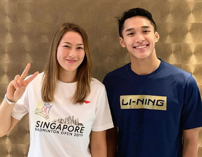 Gronya Somerville berfoto bersama Jonatan Christie