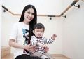 Usia Kandungannya Sudah Masuk 9 Bulan, Sandra Dewi Masih Gendong Raphael, Bahayakah?